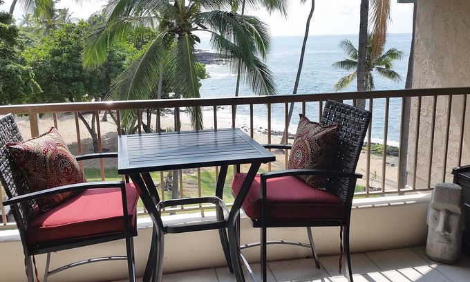 Historic Kailua Village Condo | Kona Reef B34/20% Discount for 2026/Beachfront/Top Floor/Air Con/WiFi