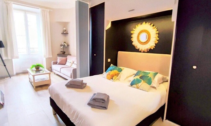 Prado - Republique Apartment | Kosy City SPA Studio