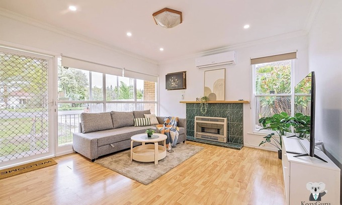 Maidstone House | KozyGuru | 3BR Close to Vic Uni and Footscray Hosp
