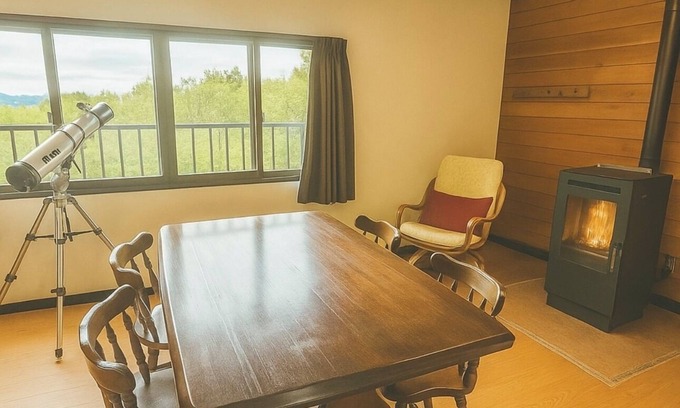 Kusatsu Onsen House | Kusatsu Onsen hot spring bath with free-flowing hot-spring water! 5 minutes by car to Yubatake! Projector for unlimited movie watching! Indoor barbecue available! A rental villa overlooking the great outdoors where you can relax while watching a real fire