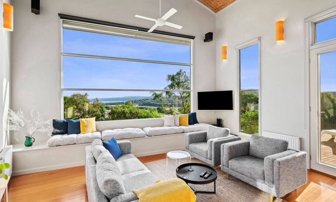 Aireys Inlet House | Kyarra - Free wifi, open fire, close to everything