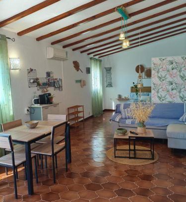 Sant Jaume d'Enveja Apartment | L'àtic dels flamencs