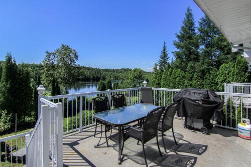 Saint-Nazaire Ski Chalet | L'échappée du lac