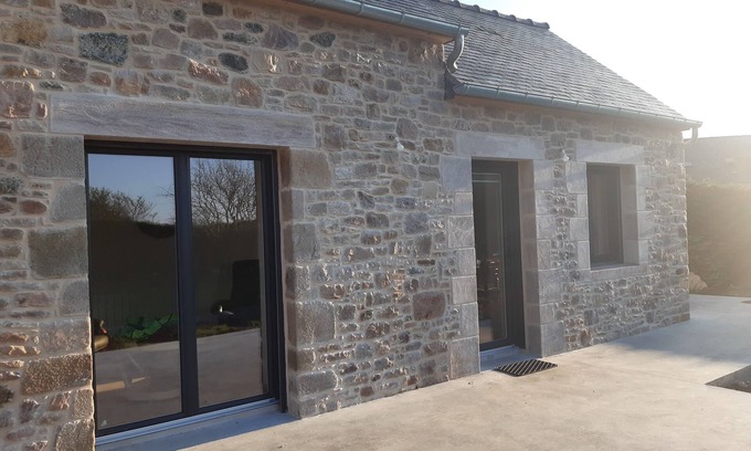 Plevenon House | L'écurie gite à la ferme 2 steps from the sea