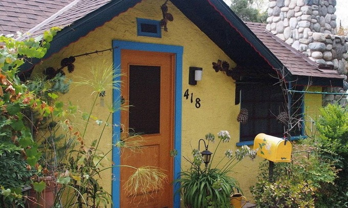 Sierra Madre Cottage | L.A. & Pasadena just minutes away!
