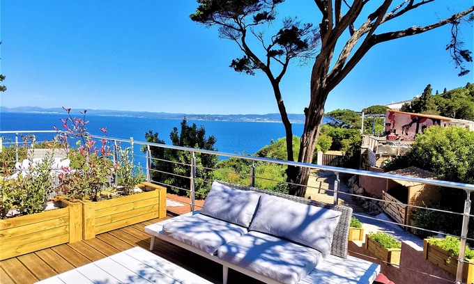 Ile du Levant Apartment | L'Abeste Studio 20m2 Sea view Terrace 30m2, air conditioned