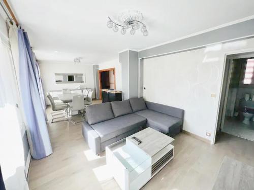 Maladiere Apartment | L'Amicale : 80 m², 6 Prs, 3 Ch, Centre ville