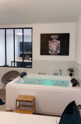 Besancon Apartment | L’appart[é] BLACK superbe appartement pop !