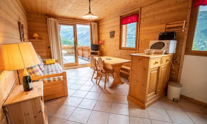 Meribel Village Apartment | L'Arlésienne Wifi Parking commun