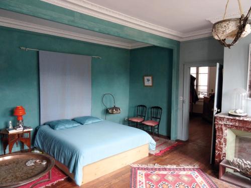 Saint-Sauveur-en-Puisaye Bed & Breakfast | L'escalier des rêves