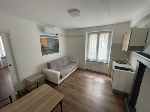 Carona Apartment | L'ETRANGE RENDEZ-VOUS Tome 2