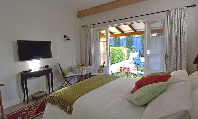 Nelson Bay Bed & Breakfast | L'Olivette B&B Olive RoomnFor 2 Adults OnlynUnsuitable for Children.
