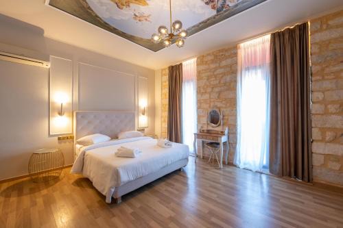 Gythio Hotel | L Suites The Writer's House