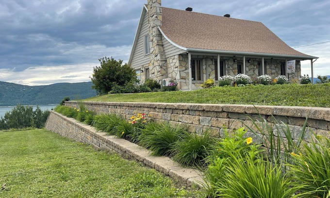 Isle aux Coudres House | La Canadienne sur Mer