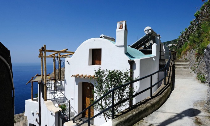 San Michele Villa | La Casa Del Melograno, Antica Masseria Dell 800, a Picco sul Fiordo Di Furore