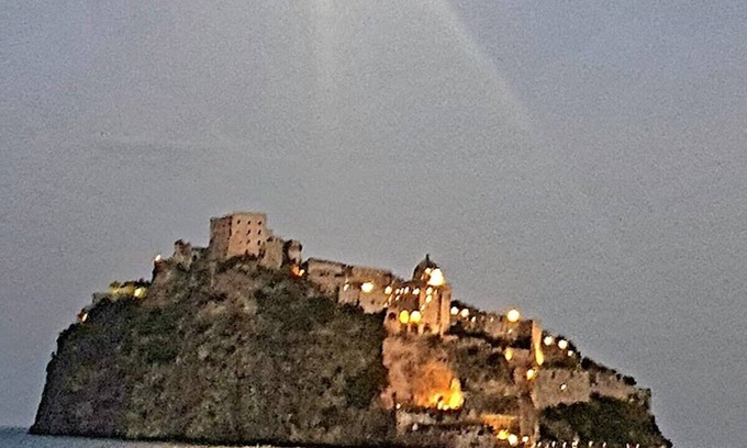 Ischia Porto Apartment | La Casa di Claudio-3 BDR Apartment- Modern comfort - Perfect Location in Ischia