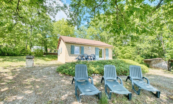 Salignac-Eyvignes House | La Gariotte – Friendly Holiday Home with Shared Heated Pool in the Heart of the Périgord Noir