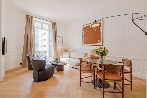 Cannes City Centre Apartment | La Guitare 22 - Spacious 1 BR apartment in the center of Cannes, right behind Grand Hotel
