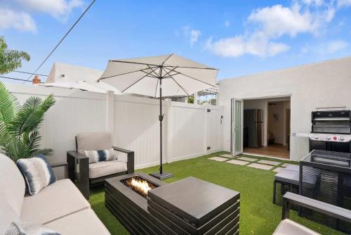 Village of La Jolla Villa | La Jolla Beach Villa - Walk to Windansea Beach