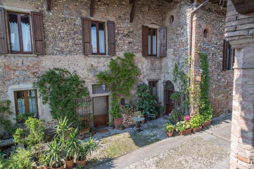 Marne Bed & Breakfast | La Locanda della Torre "Foresteria Lombarda"