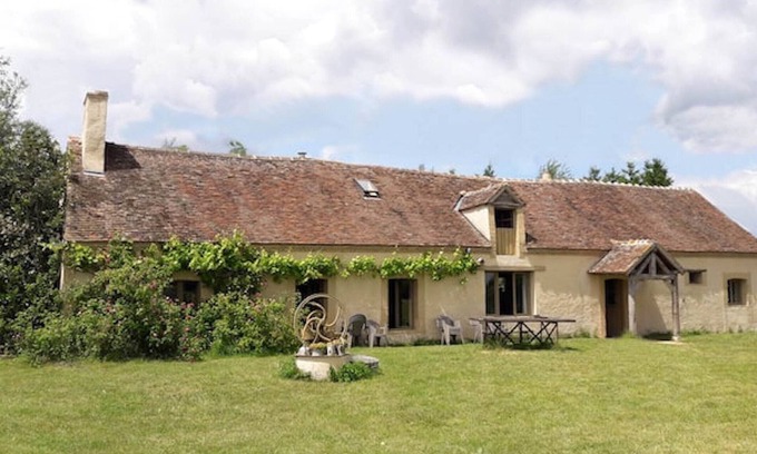 Beauchamps-sur-Huillard House | La Maison de Julien a reunion in the heart of nature