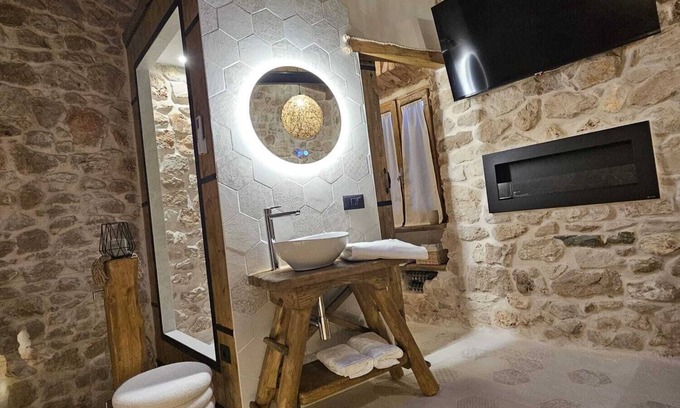 Norma Apartment | La Nuit d'Amélie. a cozy retreat with hot tub.