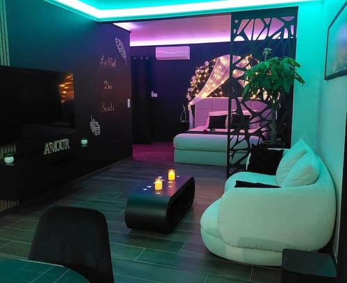Roquebrune-sur-Argens House | LA NUIT DES SECRETS Love Room 4 étoiles avec Jacuzzi et Sauna