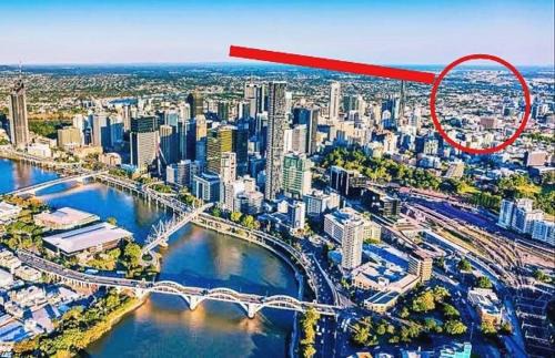 Brisbane Apartment | La Pague - Near CBD - Parking - 2 Bedroom Retreat