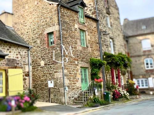 Lanvallay House | La Petite Madeleine is a Charming 2 Bedroom Pet Friendly Gite situated on Dinan Port