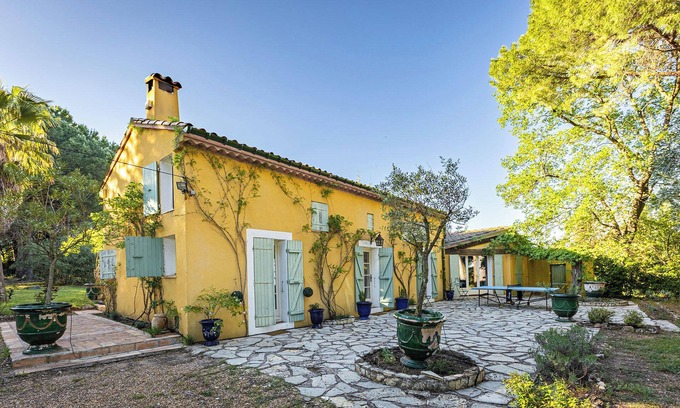 Beziers House | La Pinède: Character house in the vineyards