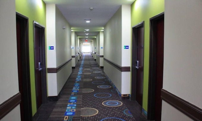 Freer Hotel | La Plaza Inn & Suites