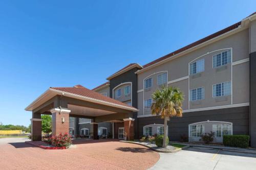 Deer Park Hotel | La Quinta by Wyndham Deer Park