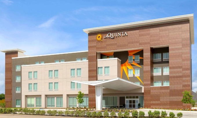 Richmond Hotel | La Quinta by Wyndham Richmond-Sugarland