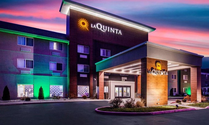Elkhart Hotel | La Quinta Inn and Suites by Wyndham Elkhart