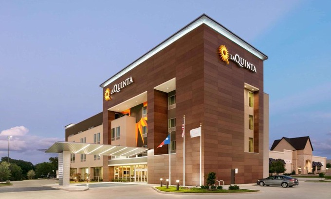 College Station Hotel | La Quinta Inn & Suites by Wyndham College Station North