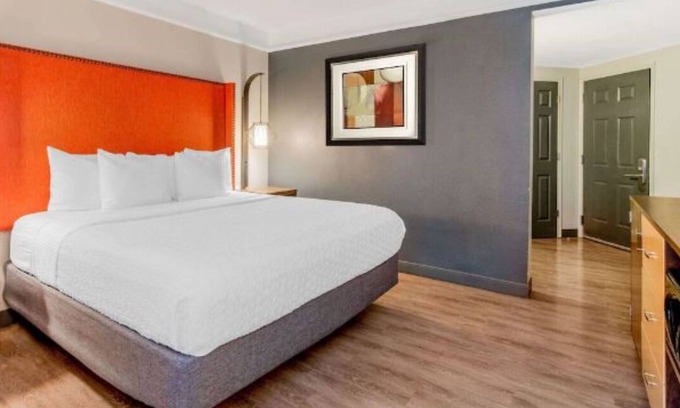 Central Business District Hotel | La Quinta New Orleans | King Room w/Various Views | Close to French Quarter