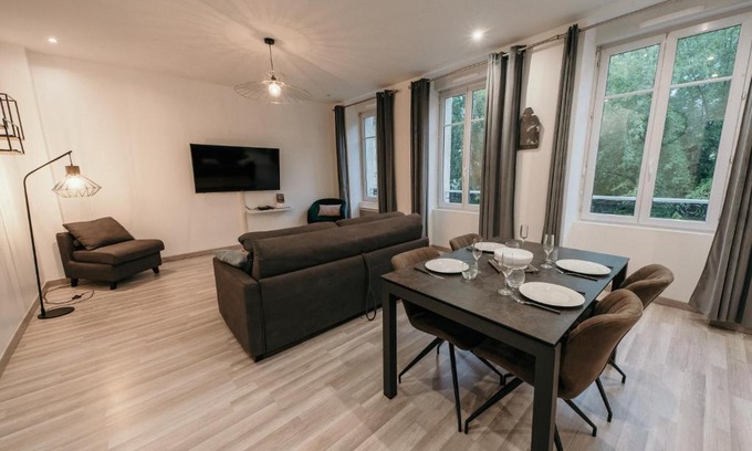 Charleville-Mezieres Apartment | La suite Delahaye