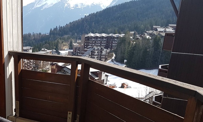 La Perriere Apartment | La Tania - Courchevel Ski-in/Ski-out Apartment for 5 people with Private Sauna