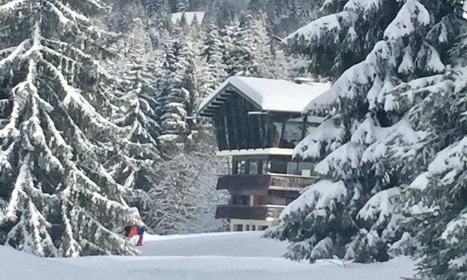 Les Gets Apartment | La Taniere - spacious ski-in/ski-out apartment in Les Gets located on the piste