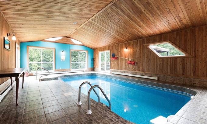 Sainte-Beatrix House | La Tour Boisée: Large Chalet in nature