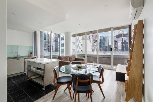 Melbourne Central Business District Apartment | La Trobe Lookout - Poolside Retreat by State Library