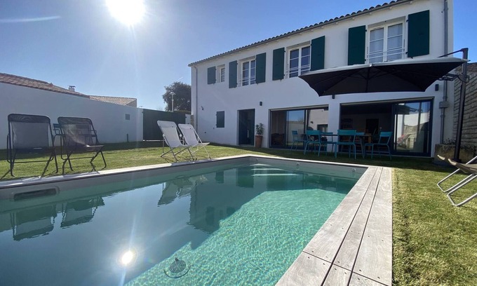 La Flotte Villa | La Villa des Lauriers : villa with heated pool for up to 8 people.