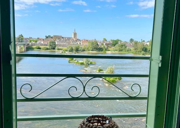 Saint-Denis-de-l'Hotel Apartment | LA VUE LOIRE Appartement
