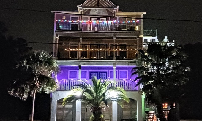 Apalachicola Condo | Labor Day Weekend Availability. Book now. Quiet, uncrowded beaches are calling