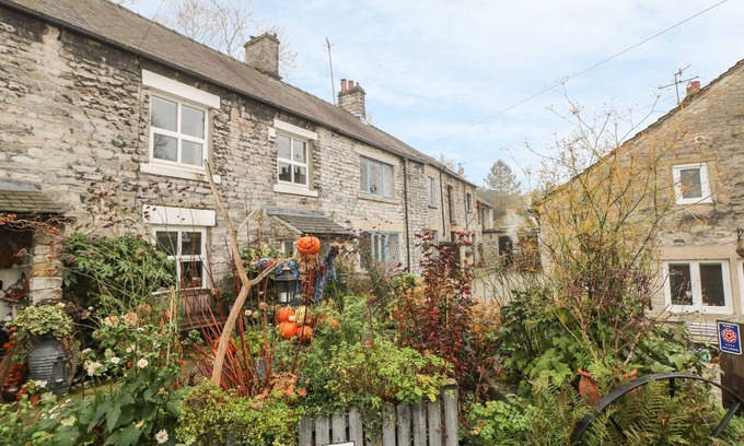 Peak District Cottage | Laburnum Cottage
