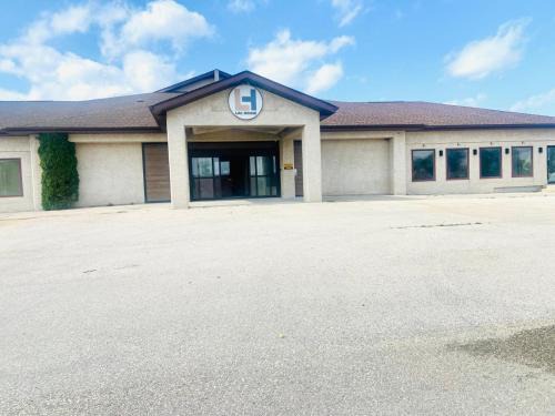 Lac du Bonnet Hotel | Lac House Inn