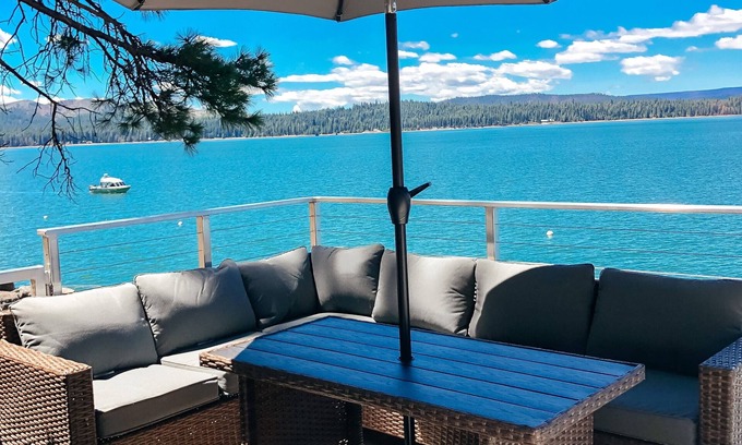 Lake Almanor Country Club House | LACC Lakefront Luxury and Stunning Views- 4Bed/3Bath with Private Dock and Buoy!