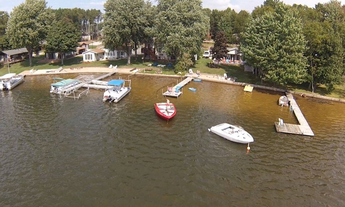 Mears Cottage | Ladd's Lake House - 3 Bedroom, 2 bath, lakefront, walkout ranch to sandy beach.