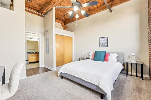 Lafayette Square Apartment | Lafayette 107 I Modern & Vintage 1bd Apartment