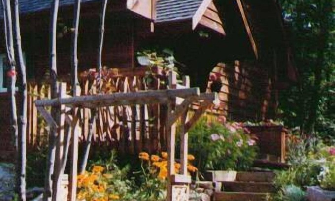 Villa des Bois Ski Chalet | Lake Access, 4 Bd Mountain Chalet CITQ accredited